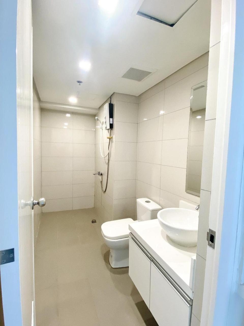Sapphire Seaview Park Lejlighedshotel Manila Eksteriør billede